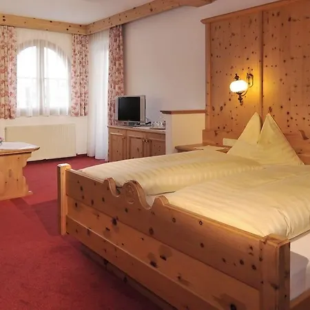 Alpines Gourmet Montanara Hotel 4*