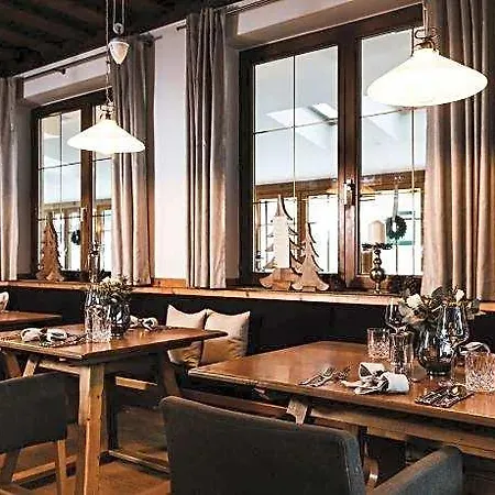 Alpines Gourmet Montanara フラッハウ
