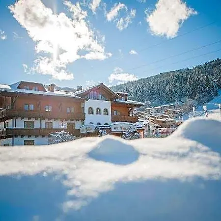 Alpines Gourmet Montanara 4* フラッハウ