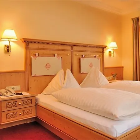 Hotel Alpines Gourmet Montanara 4*